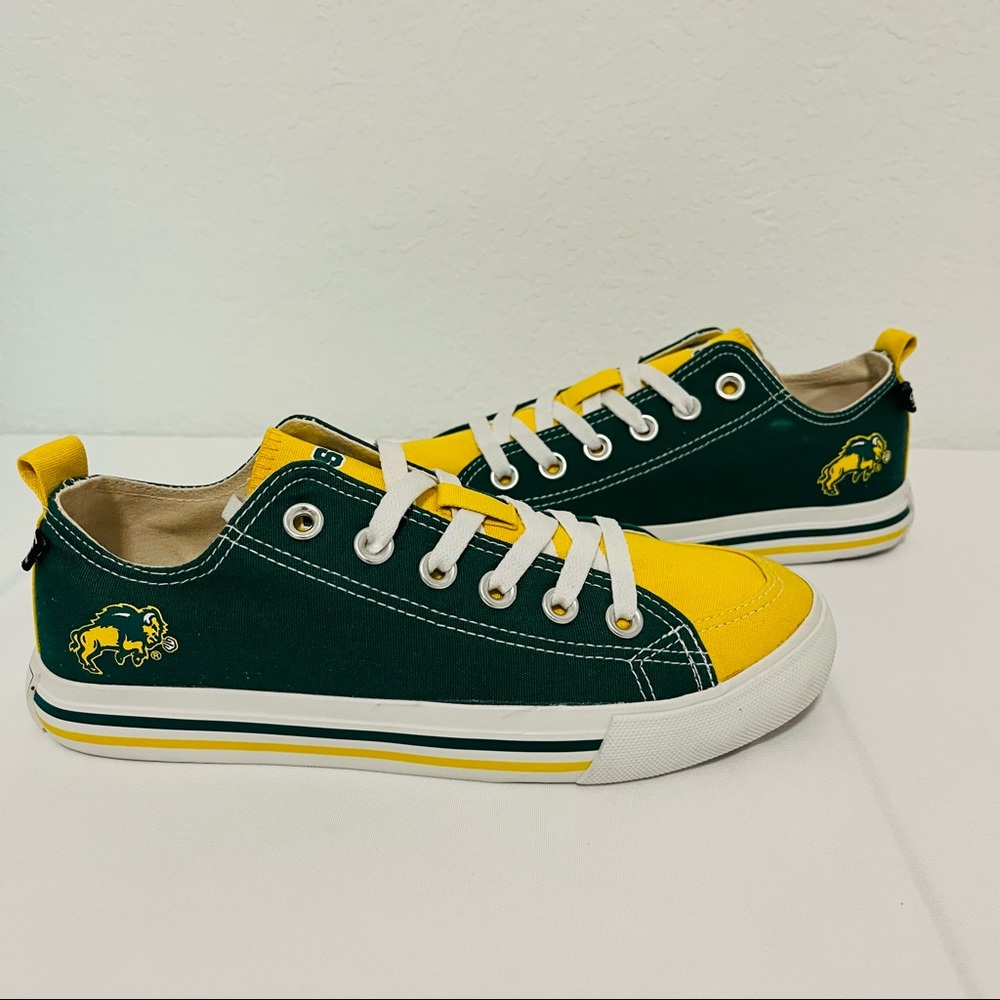 NWOB SKICKS North Dakota State Bison UNISEX Low-Top Sneakers Green and Y…